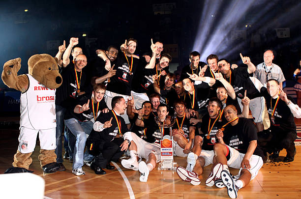 和其他年轻 和其他年轻